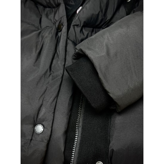 Canada Goose Women's black puffer coat ribbed cuff and hardware detail