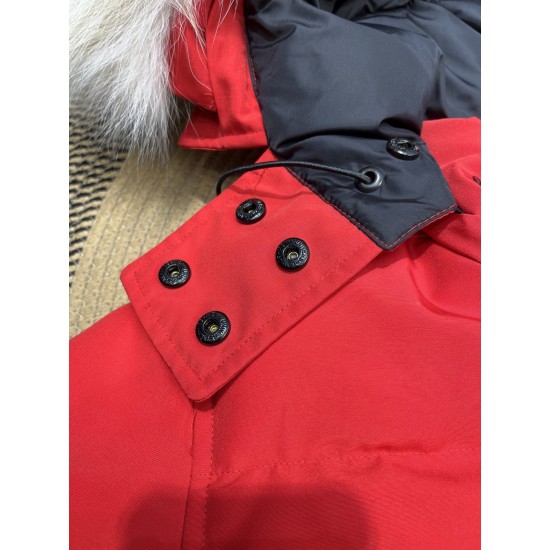 Canada Goose Women's Red Quilted Coat Hardware Details