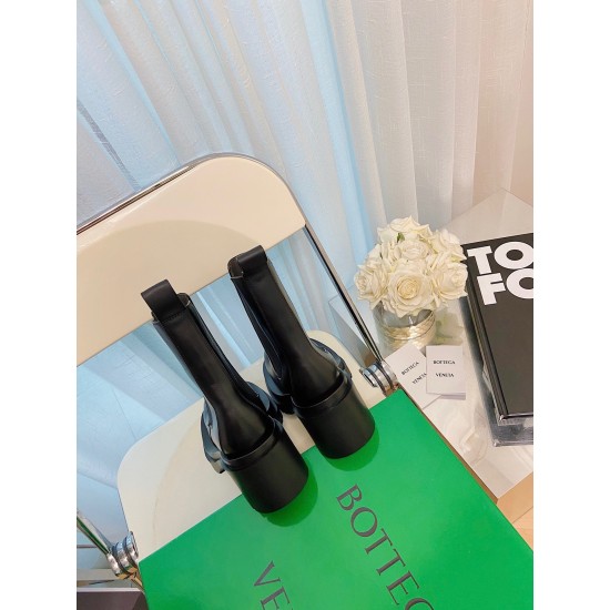 replica Bottega Veneta Lug Chelsea Boots In Black Calfskin UK