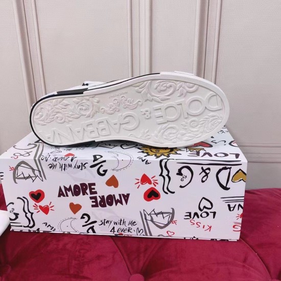 Dolce & Gabbana Custom 2.Zero Trainers Sole Pattern in white and black Underside view showing embossed tread design on white Dolce & Gabbana trainer sole in white and black