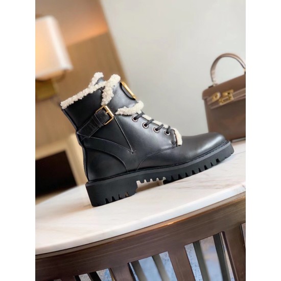 Replica Valentino VLogo Combat Boots with Shearling Lining UK replica Valentino VLogo Combat Boots with Shearling Lining UK