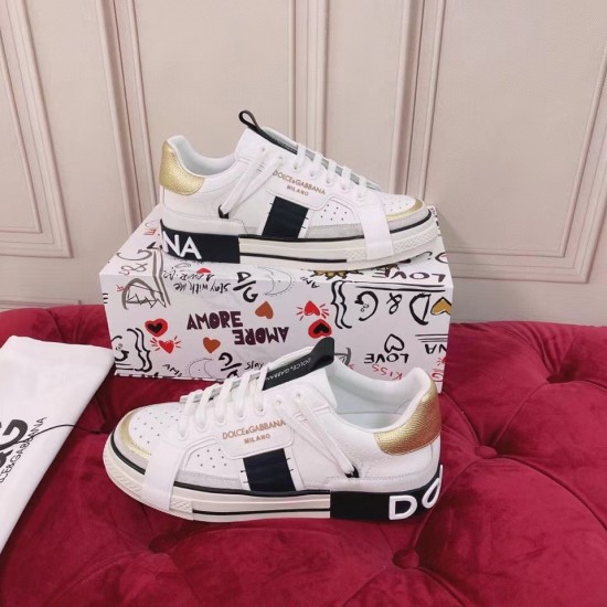 Dolce & Gabbana Custom 2.Zero Trainers Profile Pair in white and black Both sides of Dolce & Gabbana Custom 2.Zero white trainers resting beside branded shoe box in white and black