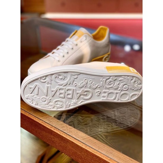 Outsole Tread Detail of Portofino Trainer in white and yellow Underside view of white rubber sole featuring floral filigree patterning and brand text in white and yellow