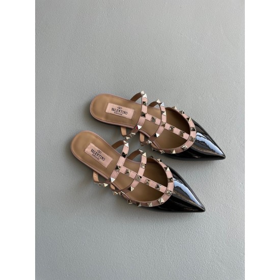 Replica Valentino Rockstud Flat Mules In Black Patent Leather UK replica Valentino Rockstud Flat Mules In Black Patent Leather UK