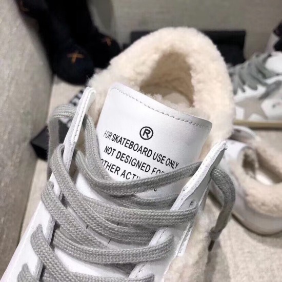 Golden Goose Super-Star Tongue Label Detail in white and grey Close-up of printed tongue label and grey laces on white leather Golden Goose trainer