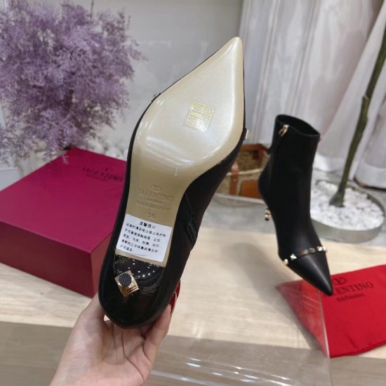 Replica Valentino 2974 V196 Buddha Luxury Replica Valentino Black Rockstud Ankle Boots With Sculpted Heel Uk - 2974 - Buddha Luxury