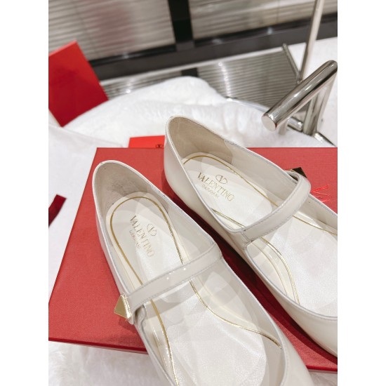Replica Valentino Tiptoe Ballet Flats In White Patent Leather UK replica Valentino Tiptoe Ballet Flats In White Patent Leather UK
