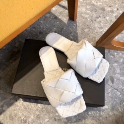 Bottega Veneta Lido Slides In White Intreccio Lambskin UK