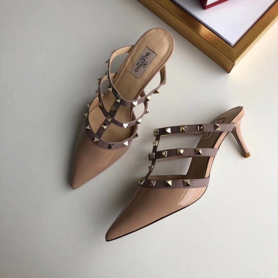 Replica Valentino Rockstud Mules 50mm In Nude Patent Calfskin UK replica Valentino Rockstud Mules 50mm In Nude Patent Calfskin UK