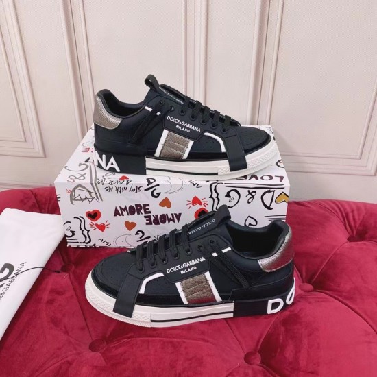 Dolce & Gabbana Custom 2.Zero Side Profile with Packaging in black and white Side profile view of black low-top trainers placed on a decorative shoe box in black and white