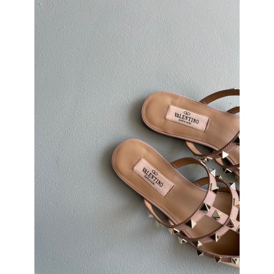 Replica Valentino Rockstud Flat Mules In White Patent Leather UK replica Valentino Rockstud Flat Mules In White Patent Leather UK