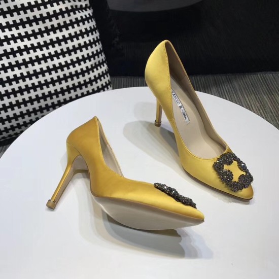 Replica Manolo Blahnik Hangisi 105 Pumps In Yellow Satin UK replica Manolo Blahnik Hangisi 105 Pumps In Yellow Satin UK
