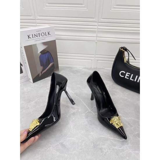 Replica Versace La Medusa Pumps 105Mm In Black Patent Leather Uk Replica Versace La Medusa Pumps 105Mm In Black Patent Leather Uk