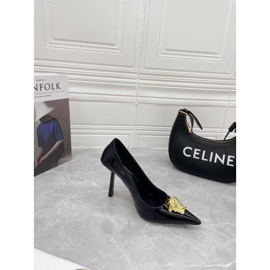 Replica Versace La Medusa Pumps 105Mm In Black Patent Leather Uk Replica Versace La Medusa Pumps 105Mm In Black Patent Leather Uk
