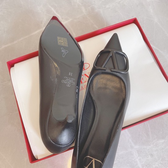 Replica Valentino VLogo Signature Pumps 45mm In Black Calfskin UK replica Valentino VLogo Signature Pumps 45mm In Black Calfskin UK