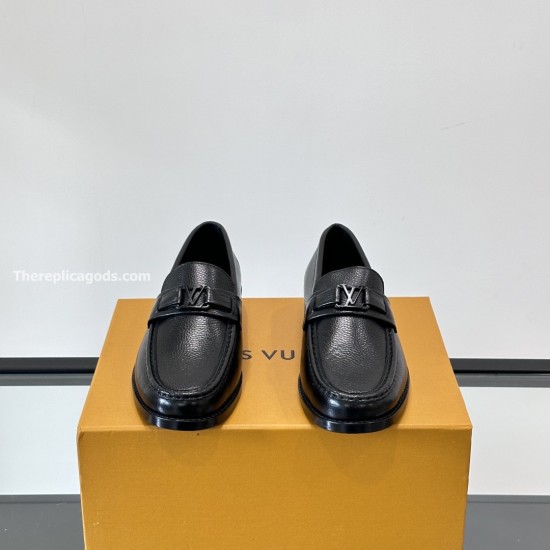 Frontal view of L Men's Major Loafers In Black Grain Leather showing the apron stitching and central metallic initials detail.