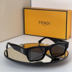 FF SQUARED SUNGLASSES IN BLACK FE40144I - SG183 UK FF SQUARED SUNGLASSES IN BLACK FE40144I - SG183 UK