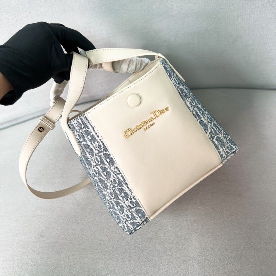 Replica Small Signature Bucket Bag Blue Oblique Chambray With Raffia Effect Uk - 13100 - Buddha Luxury