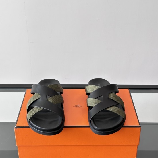 Hermes Kazimir Sandals front view in black and green Front facing view of the black and green sandals displaying the toe area and straps