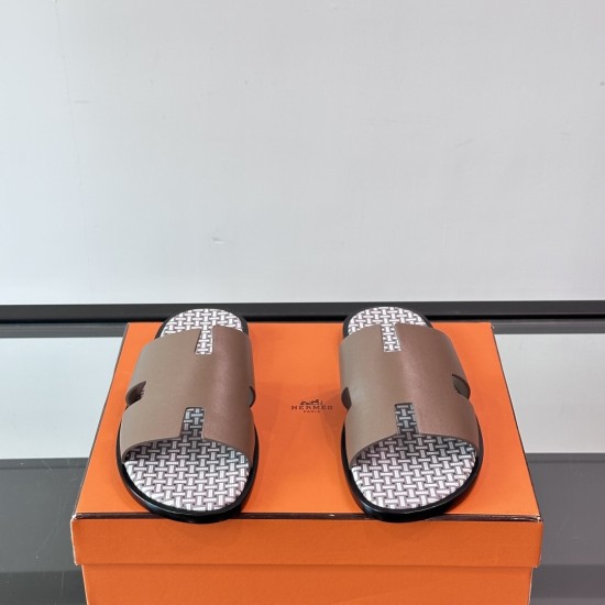 Front overhead view of Hermes Izmir Sandals in etoupe showing the patterned footbeds in orange