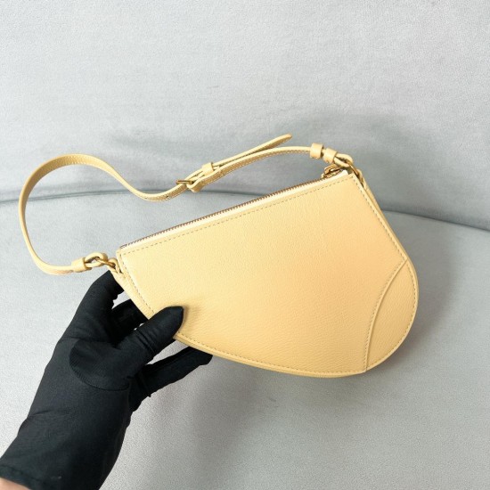 Replica SADDLE RODEO POUCH PASTEL YELLOW GOATSKIN UK replica SADDLE RODEO POUCH PASTEL YELLOW GOATSKIN UK
