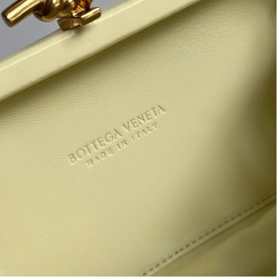 Replica Bottega Veneta Knot Minaudiere Clutch Ice Cream Foulard Uk Replica Bottega Veneta Knot Minaudiere Clutch Ice Cream Foulard Uk