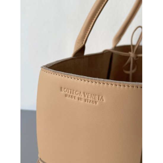 replica Bottega Veneta Arco Medium Tote Beige UK