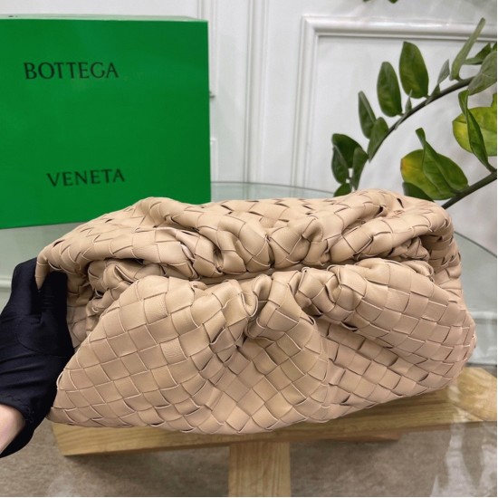 Replica Bottega Veneta Large Pouch Clutch Bag Beige Uk Replica Bottega Veneta Large Pouch Clutch Bag Beige Uk