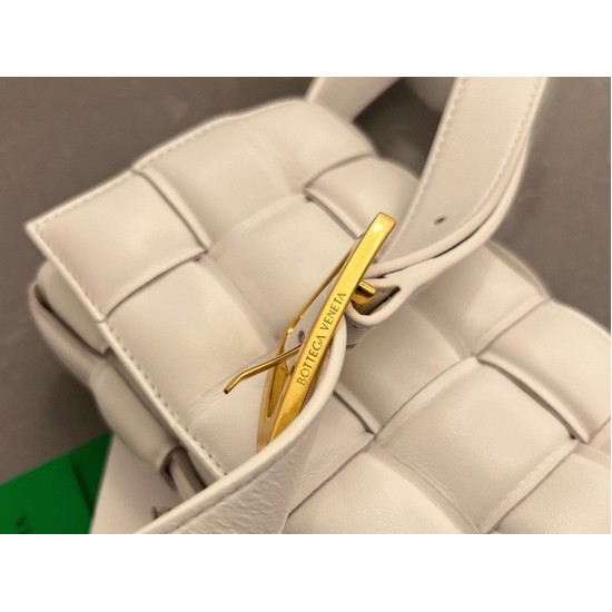 Replica Bottega Veneta Small Padded Cassette Bag White Uk Replica Bottega Veneta Small Padded Cassette Bag White Uk