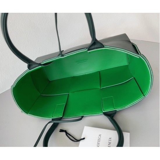 replica Bottega Veneta Arco Medium Tote Green UK