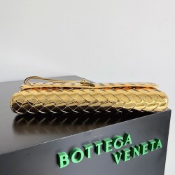 Bottega Veneta Andiamo Clutch with Handle Gold UK