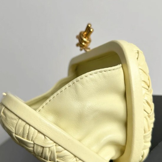 Replica Bottega Veneta Knot Minaudiere Clutch Ice Cream Foulard Uk Replica Bottega Veneta Knot Minaudiere Clutch Ice Cream Foulard Uk