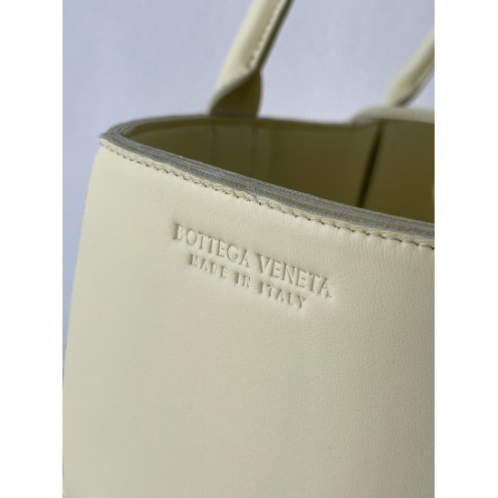 replica Bottega Veneta Arco Medium Tote Cream UK