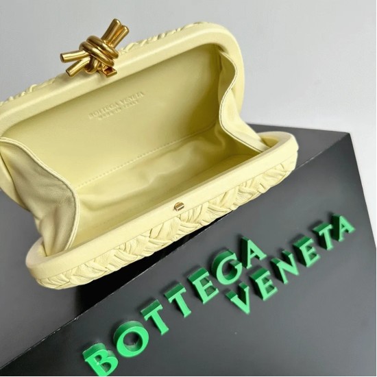 Replica Bottega Veneta Knot Minaudiere Clutch Ice Cream Foulard Uk Replica Bottega Veneta Knot Minaudiere Clutch Ice Cream Foulard Uk
