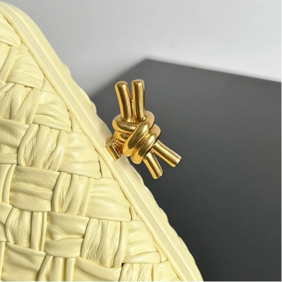 Replica Bottega Veneta Knot Minaudiere Clutch Ice Cream Foulard Uk Replica Bottega Veneta Knot Minaudiere Clutch Ice Cream Foulard Uk