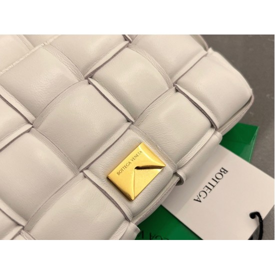 Replica Bottega Veneta Small Padded Cassette Bag White Uk Replica Bottega Veneta Small Padded Cassette Bag White Uk