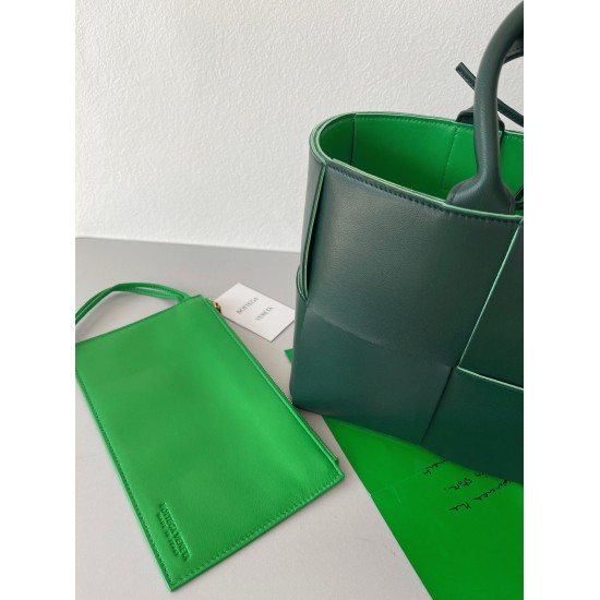 replica Bottega Veneta Arco Medium Tote Green UK