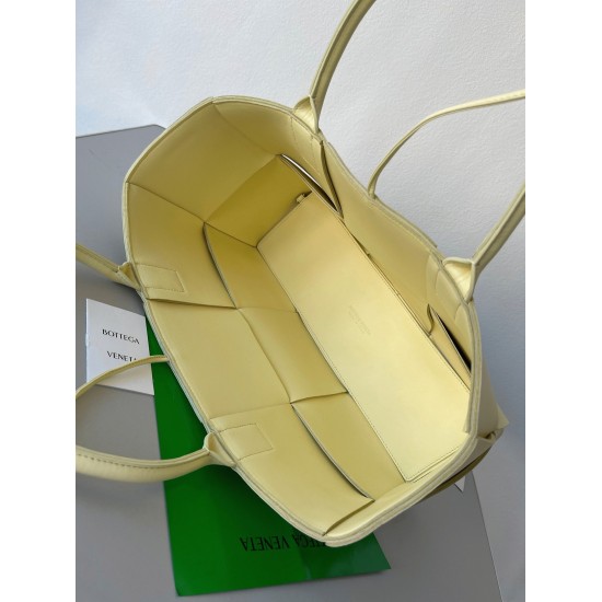 replica Bottega Veneta Arco Medium Tote Cream UK