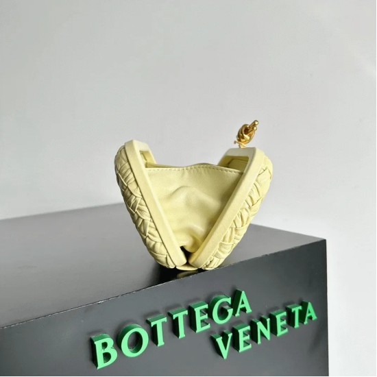Replica Bottega Veneta Knot Minaudiere Clutch Ice Cream Foulard Uk Replica Bottega Veneta Knot Minaudiere Clutch Ice Cream Foulard Uk