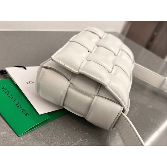 Replica Bottega Veneta Small Padded Cassette Bag White Uk Replica Bottega Veneta Small Padded Cassette Bag White Uk