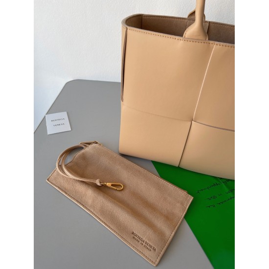 replica Bottega Veneta Arco Medium Tote Beige UK