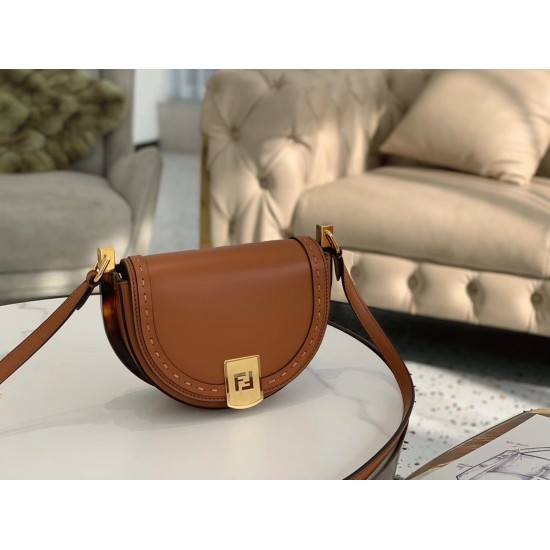Replica Top Qualityfendi Moonlight Saddle Bag In Brown Calfskin Uk Replica Top Qualityfendi Moonlight Saddle Bag In Brown Calfskin Uk