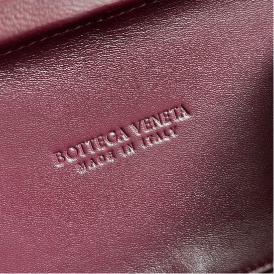 Replica Bottega Veneta Knot Minaudiere Clutch Bordeaux Uk Replica Bottega Veneta Knot Minaudiere Clutch Bordeaux Uk