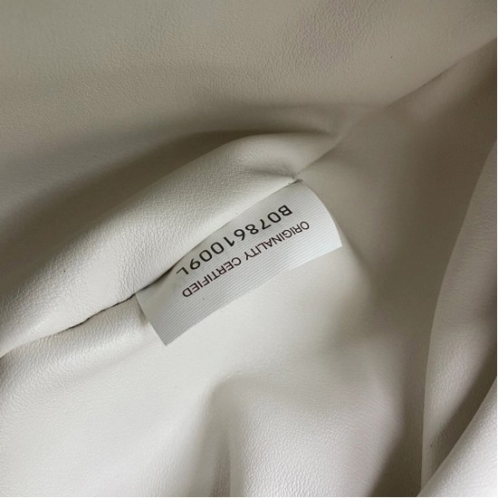 Replica Bottega Veneta The Pouch Belt Bag White Uk Replica Bottega Veneta The Pouch Belt Bag White Uk
