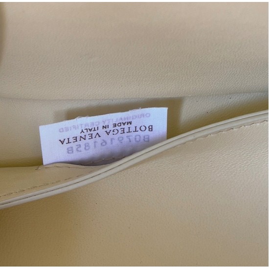 replica Bottega Veneta Arco Medium Tote Cream UK