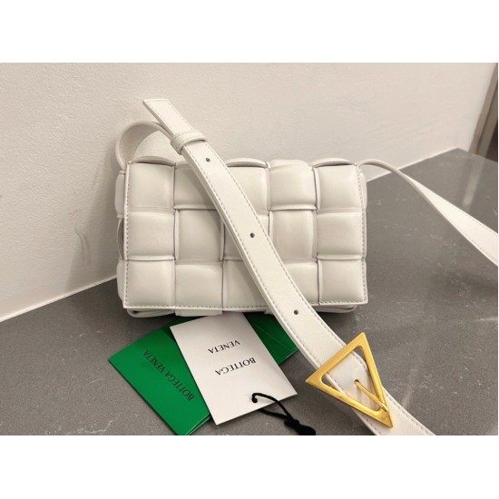 Replica Bottega Veneta Small Padded Cassette Bag White Uk Replica Bottega Veneta Small Padded Cassette Bag White Uk