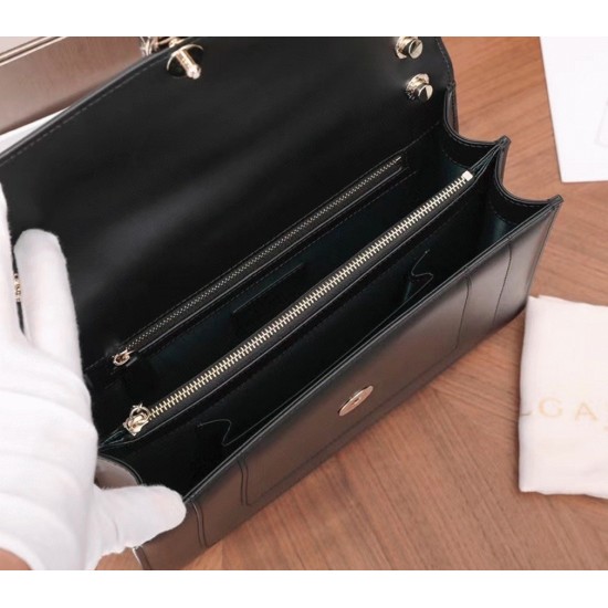 Replica Bvlgari Serpenti Forever Large Shoulder Bag Black Calfskin UK replica Bvlgari Serpenti Forever Large Shoulder Bag Black Calfskin UK