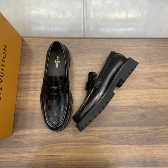 L Men's Major Loafers In Black Angle View Top and side view of L Men's Major Loafers In Black showing patterned upper and thick sole