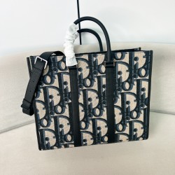 EAST-WEST TOTE BAG BEIGE AND BLACK MAXI OBLIQUE JACQUARD UK EAST-WEST TOTE BAG BEIGE AND BLACK MAXI OBLIQUE JACQUARD UK