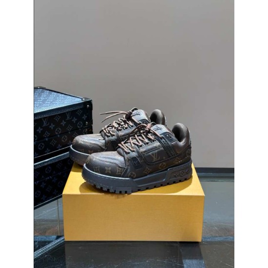 L Maxi Monogram Canvas Low Top Trainers in ebony brown angled layout Front three-quarter view of L Maxi Monogram Canvas Low Top Trainers in ebony brown on a box